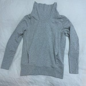 Lululemon mock neck long sleeve sweatshirt